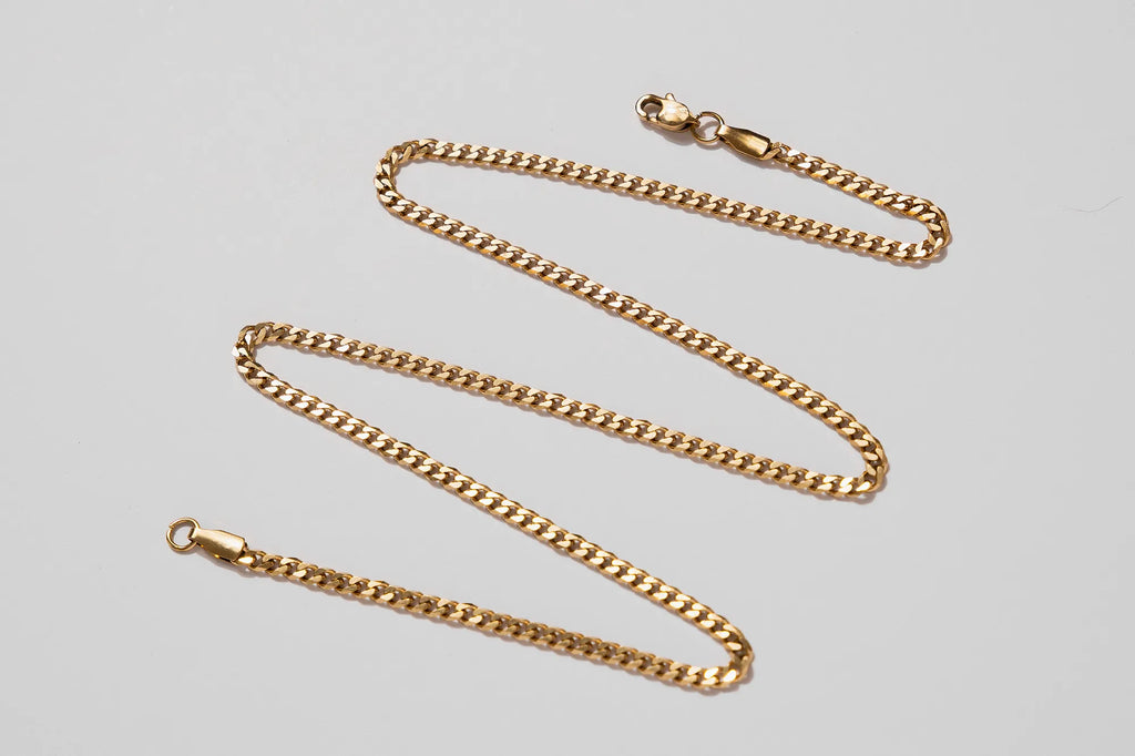 Cadena Cubana Oro 18k Impetu Men - modelo puesta con dije