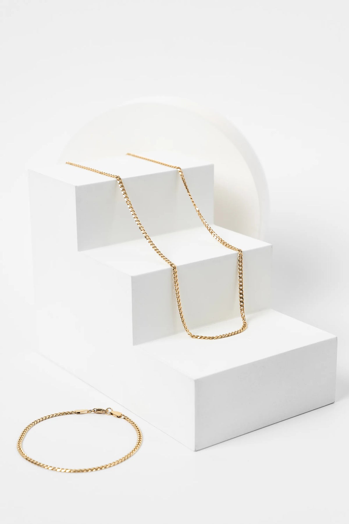 Cadena Cubana Oro 18k Impetu Men - vista completa fondo blanco